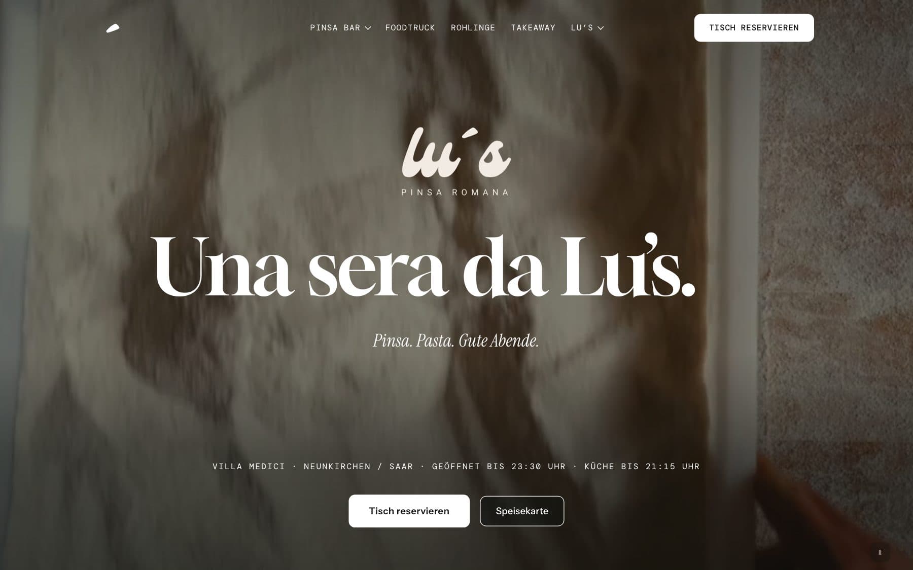 Website von Lu’s Pinsa Romana am Desktop: Hero mit dem Claim „Una sera da Lu’s“